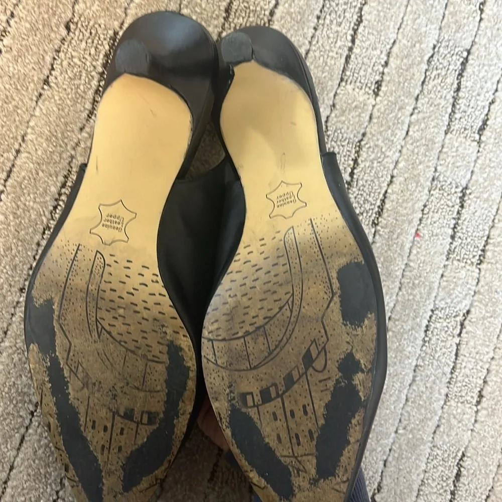 Bella Vita genuine leather pointed kitten heels black and cream